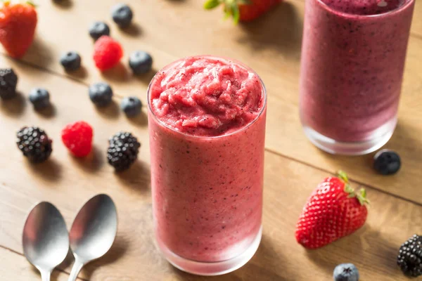 Organik Sağlıklı Meyve Smoothie Kahvaltı İçin İçmeye Hazır