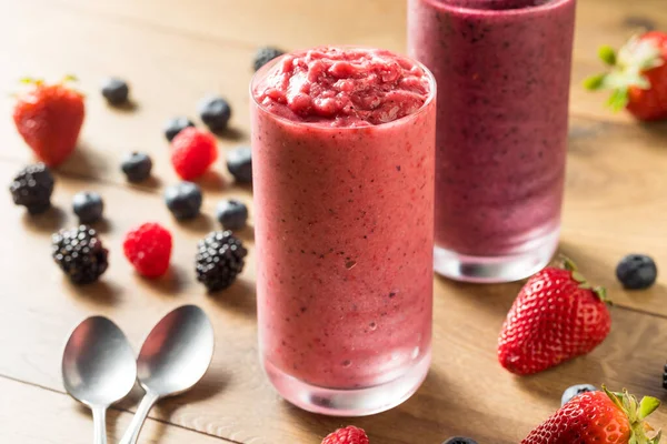 Organic Healthy Berry Smoothie Gotowy Picia Śniadanie — Zdjęcie stockowe