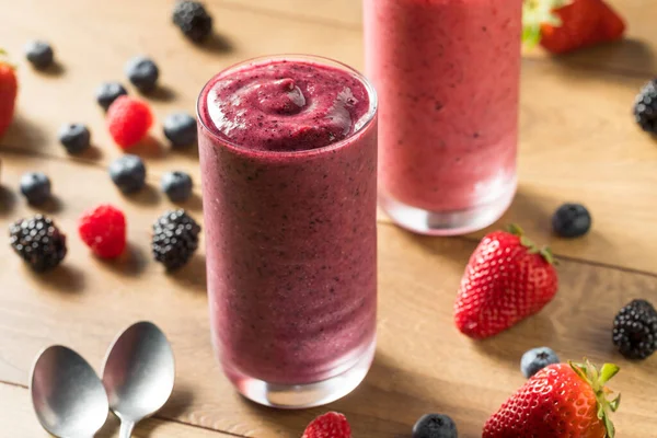Organic Healthy Berry Smoothie Gotowy Picia Śniadanie — Zdjęcie stockowe