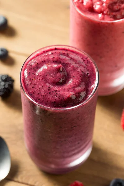 Organic Healthy Berry Smoothie Gotowy Picia Śniadanie — Zdjęcie stockowe