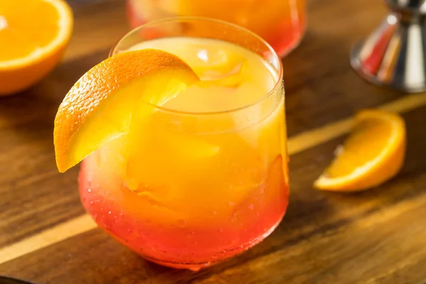 Erfrischender Tequila Sunrise Cocktail Mit Grenadine — Stockfoto