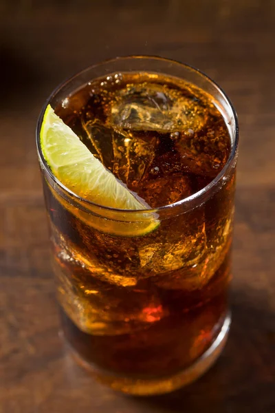 Rum Cola Cuba Libre Met Limoen — Stockfoto