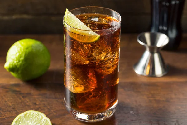 Ρούμι Και Cola Cuba Libre Lime — Φωτογραφία Αρχείου