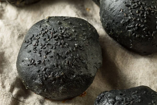 Σπιτικά Κάρβουνα Μαύρο Hamburger Buns Σπόρους Σουσαμιού — Φωτογραφία Αρχείου