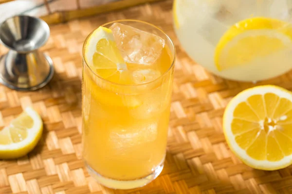 Osvěžující Sladký Bourbon Limonáda Připravena Pití — Stock fotografie