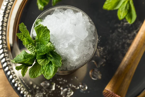 Frozen Boozy Bourbon Mint Julep Vaso —  Fotos de Stock