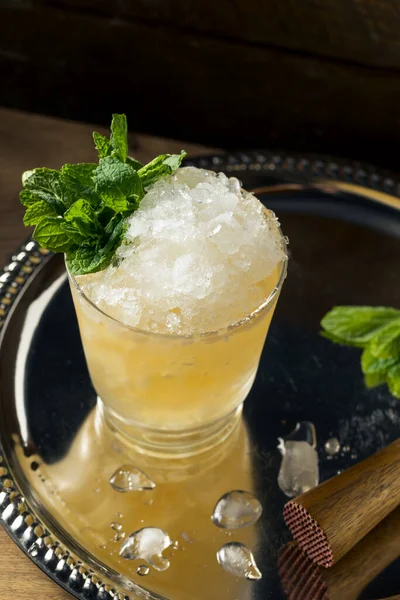 Bevroren Boozy Bourbon Mint Julep Een Glas — Stockfoto