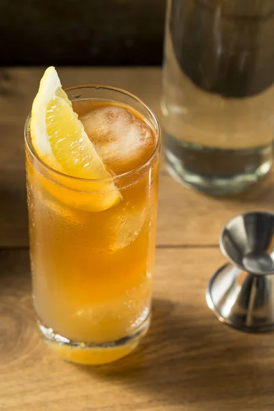 Boozy Long Island Mrożona Herbata Koktajl Cytryną — Zdjęcie stockowe