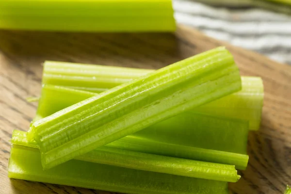Organické Zelené Řezané Celer Tyčinky Připravené Jídlu — Stock fotografie