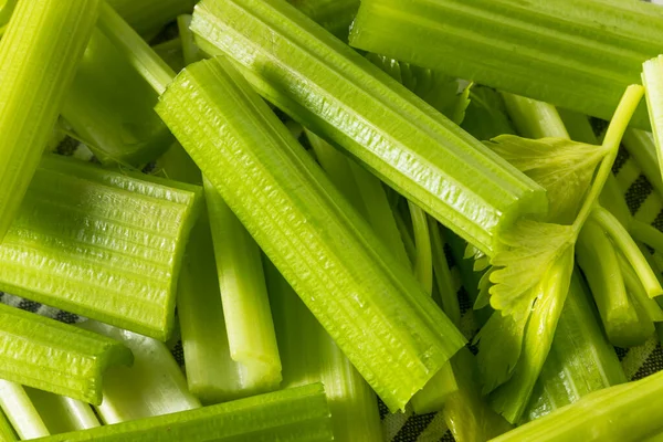 Organiczne Zielone Cięcia Kije Seler Gotowy Jedzenia — Zdjęcie stockowe