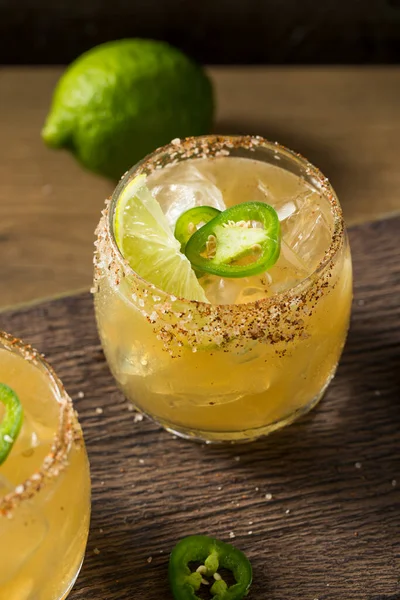 Buatan Rumah Jalapeno Margarita Dengan Lime Dan Tequila — Stok Foto