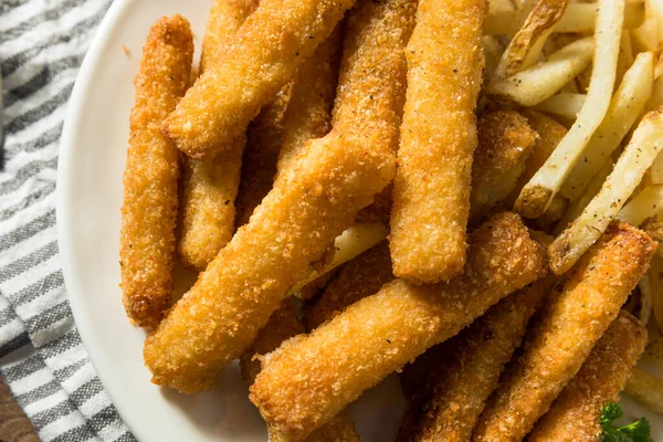 Hausgemachte Frittierte Fischstäbchen Und Pommes Mit Dip — Stockfoto