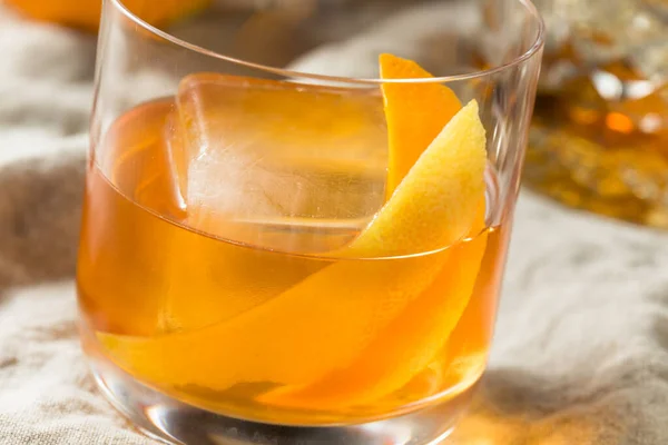 Boozy Bourbon Gammaldags Cocktail Med Apelsin Och Citron — Stockfoto