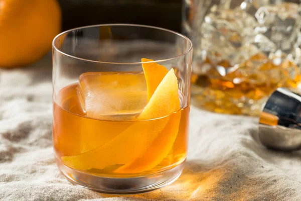 Boozy Bourbon Old Fashioned Cocktail Avec Orange Citron — Photo