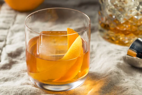 Boozy Bourbon Old Fashioned Cocktail Pomarańczą Cytryną — Zdjęcie stockowe