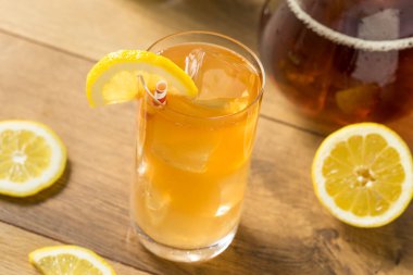 Soğuk limonata ve limonlu buzlu çay.