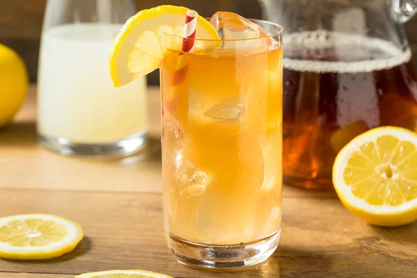 Освежающий Холодный Лимонад Чай Льдом Лимоном — стоковое фото