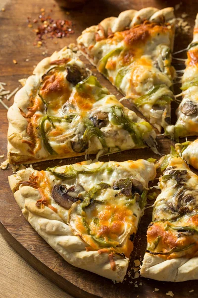 Homemade Vegeterian Supreme Pizza Mushrooms Peppers — Stock Photo, Image