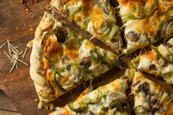Homemade Vegeterian Supreme Pizza Mushrooms Peppers — Stock Photo, Image