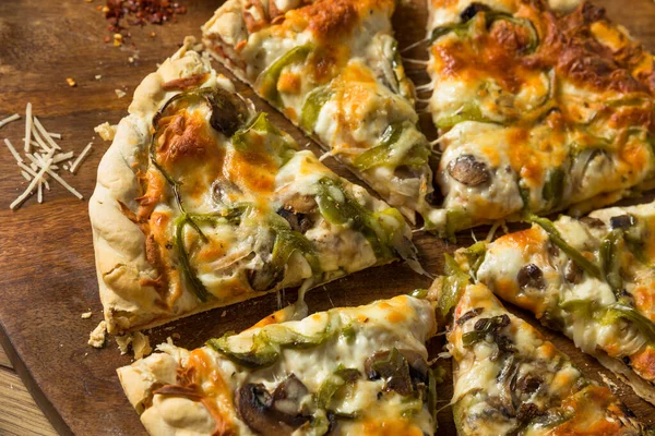 Homemade Vegeterian Supreme Pizza Mushrooms Peppers — Stock Photo, Image