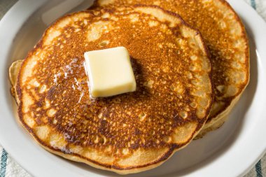 Tereyağlı ve şuruplu ev yapımı tereyağlı krep.