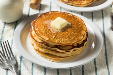 Tereyağlı ve şuruplu ev yapımı tereyağlı krep.