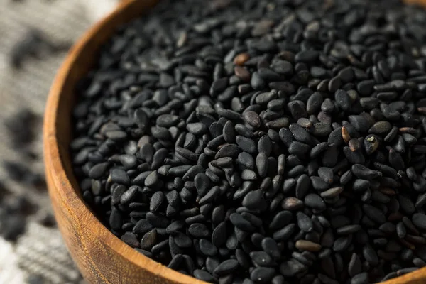 Çiğ Organik Siyah Susam Tohumları Kasede — Stok fotoğraf