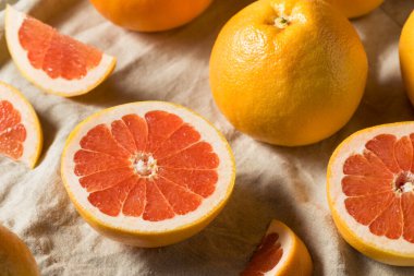 Çiğ Organik Yakut Kırmızı Greyfurt Yemeye Hazır