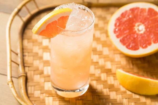 Rafraîchissant Boozy Tequila Pamplemousse Paloma Avec Une Bordure Salée — Photo