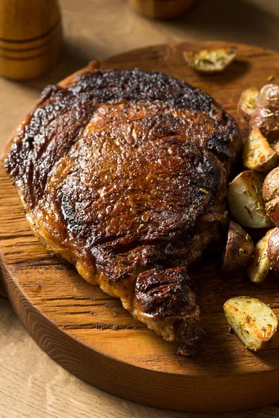 Erba Fed Ribeye Bistecca Patate Pronte Mangiare — Foto Stock