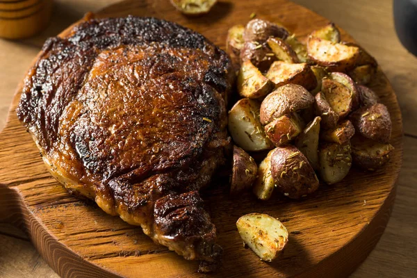 Carne Ribeye Patatas Grass Fed Listo Para Comer —  Fotos de Stock