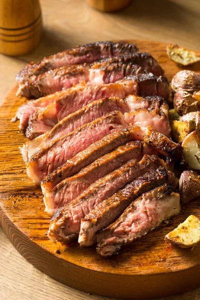 Erba Fed Ribeye Bistecca Patate Pronte Mangiare — Foto Stock