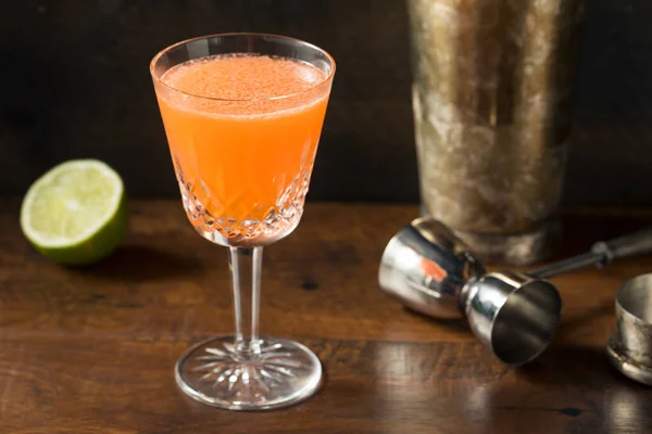 Bebida Red Cocktail Famoso Com Lime Chartreuse — Fotografia de Stock