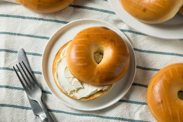 Házi Készítésű Krémsajtos Bagel Fogyasztásra Kész — Stock Fotó