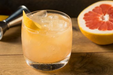 Gin ve Soda ile Greyfurt Radler Ccoktail tazeleniyor