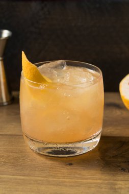 Gin ve Soda ile Greyfurt Radler Ccoktail tazeleniyor