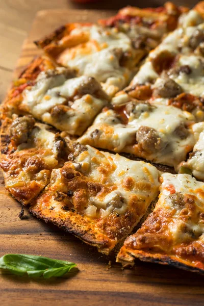 Домашняя Колбаса Пицца Перцем — стоковое фото
