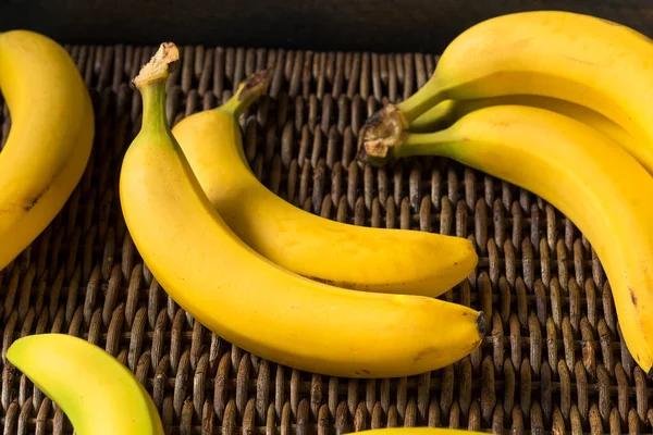 Plátanos Orgánicos Amarillos Crudos Racimo —  Fotos de Stock