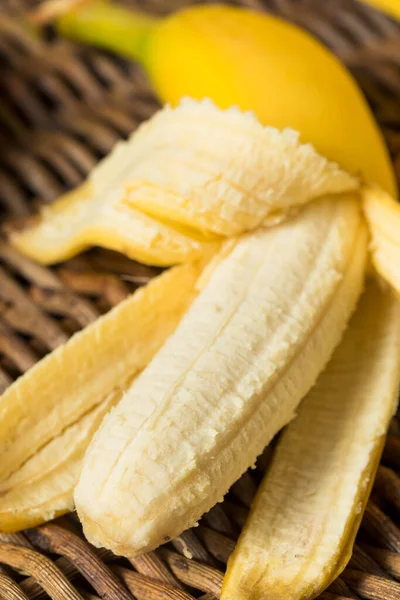 Raw Yellow Organic Bananas Bunch — Stock Photo, Image