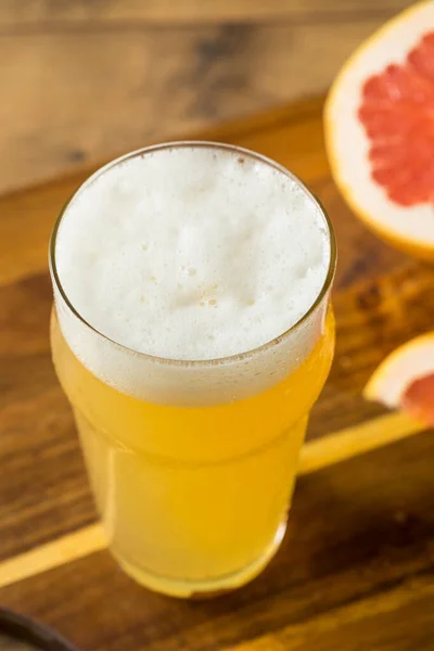 Erfrischende Boozy Grapefruit Radler Shandy Einem Pint — Stockfoto