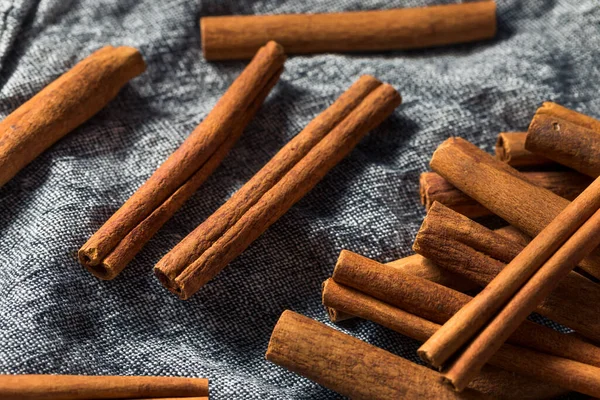 Raw Organic Cassia Cinnamon Sticks Bunch — Stock Photo, Image