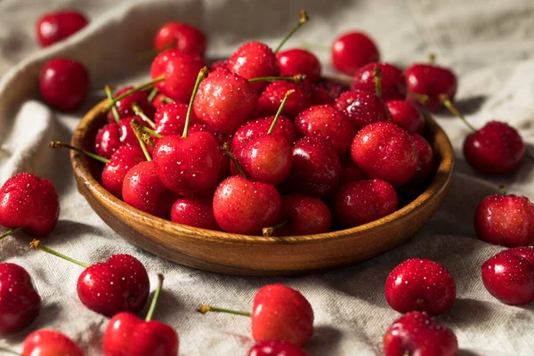 Ciliegie Biologiche Rosse Crude Pronte Mangiare — Foto Stock