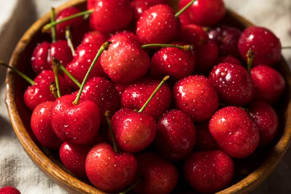 Raw Red Organic Cherries Este Gata Mănânce — Fotografie, imagine de stoc