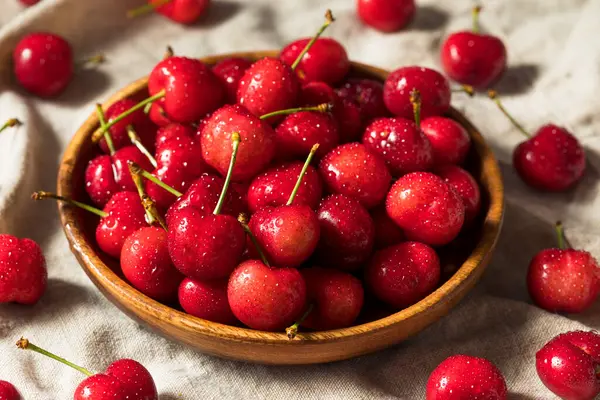 Ciliegie Biologiche Rosse Crude Pronte Mangiare — Foto Stock