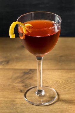 Ev Yapımı Klasik Viski ve Vermut Kokteyli