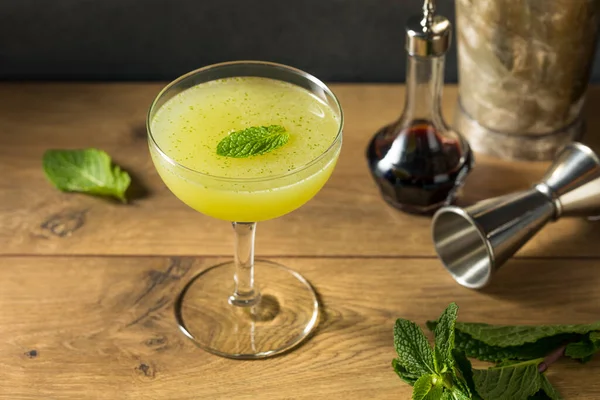 Hausgemachter Erfrischender Southside Mint Cocktail Mit Gin Und Limette — Stockfoto