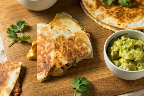 Quesadilla Vegetariano Caseiro Com Feijão Queijo Pico — Fotografia de Stock