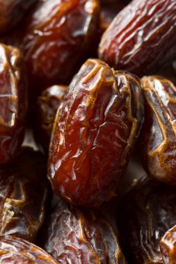 Kuru Organik Kırmızı Tarihler Bir Kasede