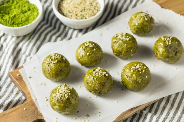 Homemade Healthy Matcha Bliss Energy Balls Dates Hemp Nuts — 스톡 사진