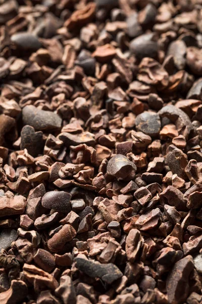 Raw Brown Biologische Chocolade Cocao Nibs Een Schaal — Stockfoto